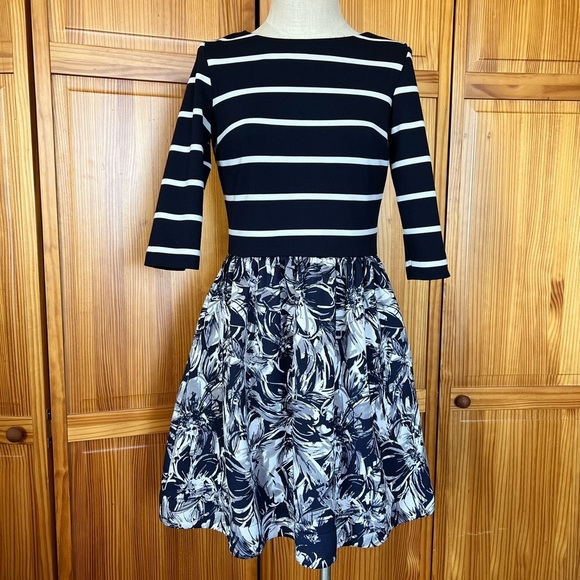 Dress Barn 10 Navy Blue Gray Ehite Stripe Floral Knee Length Dress Modest - Picture 3 of 10